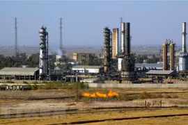 Một cơ sở lọc dầu ở thành phố Kirkuk, phía Bắc thủ đô Baghdad, Iraq. (Ảnh: AFP/TTXVN) 