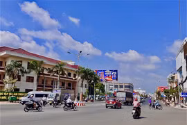 Giao thông tại đường Trần Hưng Đạo, thành phố Long Xuyên, tỉnh An Giang. (Ảnh: Thanh Sang/TTXVN)
