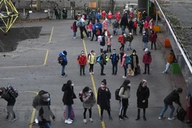 Học sinh tới trường học tại Dortmund, miền tây nước Đức. Ảnh minh họa. (Ảnh: AFP/TTXVN) 