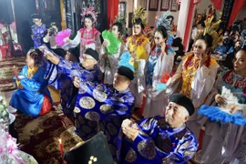 Nghi lễ cúng Tiên thường và dâng hương tại lễ giỗ lần thứ 190 của Đức Thượng công Tả quân Lê Văn Duyệt. (Ảnh: Thu Hương/TTXVN) 