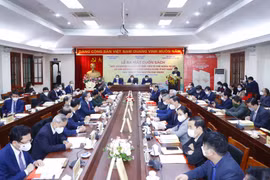 Lễ ra mắt cuốn sách Một số vấn đề lý luận và thực tiễn về chủ nghĩa xã hội và con đường đi lên chủ nghĩa xã hội ở Việt Nam. (Ảnh: Phương Hoa/TTXVN) 