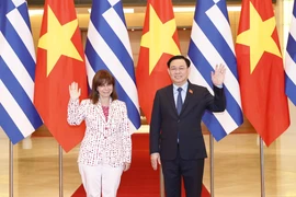 Chủ tịch Quốc hội Vương Đình Huệ và Tổng thống Hy Lạp Katerina Sakellaropoulou. (Ảnh: Doãn Tấn/TTXVN) 