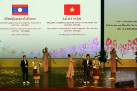 Biểu diễn văn nghệ tại lễ kỷ niệm. (Ảnh: Trần Lê Lâm/TTXVN)