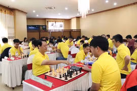 Các vận động viên bắt đầu thi đấu. (Ảnh: Trung Kiên/TTXVN)