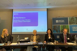 Bí thư thứ nhất phụ trách giáo dục Đại sứ quán Việt Nam tại Anh Trần Hương Ly là 1 trong 5 diễn giả tại phiên họp Chính sách giáo dục khí hậu. (Ảnh: TTXVN phát)