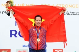 Vận động viên Phạm Thị Huệ đoạt huy chương vàng nội dung thi đơn nữ hạng nặng chèo đôi (W1X). (Ảnh: Minh Đức/TTXVN) 