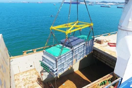 Doosan Vina xuất 2.600 tấn sản phẩm cho Nhà máy Nhiệt điện Vân Phong 1 và nhà máy Lọc dầu Sriracha, Thái Lan. (Ảnh: TTXVN) 