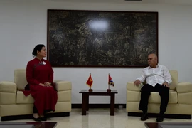 Ông Roberto Morales Ojeda, Ủy viên Bộ Chính trị, Trưởng Ban Tổ chức Trung ương Đảng Cộng sản Cuba tiếp Chủ tịch Hội Liên hiệp Phụ nữ Việt Nam Hà Thị Nga. (Ảnh:Vũ Lê Hà/TTXVN)