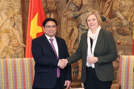 Sáng 15/12, tại Brussels, Thủ tướng Phạm Minh Chính hội kiến Chủ tịch Hạ viện Bỉ Eliane Tillieux. (Ảnh: Dương Giang/TTXVN) 