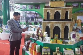 Khu trưng bày sản phẩm nông nghiệp và làng nghề tiêu biểu, sản phẩm OCOP thành phố Hà Nội. (Ảnh: Phương Anh/TTXVN)