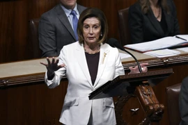 Chủ tịch Hạ viện Mỹ Nancy Pelosi phát biểu tại Hạ viện ở Washington, DC ngày 17/11/2022. (Ảnh: AFP/TTXVN)