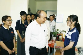 Chủ tịch nước Nguyễn Xuân Phúc thăm ký túc xá sinh viên tại Đại học Quốc gia Thành phố Hồ Chí Minh. (Ảnh: Thống Nhất/TTXVN) 
