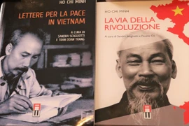 Tác phẩm "Hồ Chí Minh với những bức thư mong muốn hòa bình cho Việt Nam", "Đường kách mệnh" được bà Sandra Scagliotti và các cộng sự dịch sang tiếng Italy. (Ảnh: Trường Dụy/TTXVN)