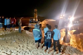 Hiện trường vụ sập mỏ khai thác titan. (Ảnh: Nguyễn Thanh/ TTXVN) 