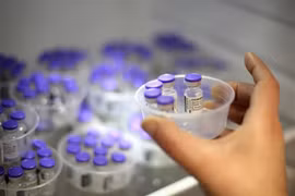 Vaccine phòng COVID-19 của Pfizer-BioNTech. (Ảnh: THX/TTXVN) 