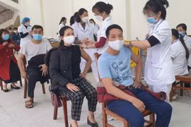 Các huyện, thị xã, thành phố trên địa bàn tỉnh Yên Bái đẩy nhanh tiến độ chiến dịch tiêm chủng mùa Xuân theo chỉ đạo của Thủ tướng Chính phủ. (Ảnh: Tiến Khánh/TTXVN) 