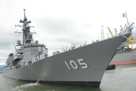 Tàu hộ vệ INAZUMA cập cảng Tiên Sa, Đà Nẵng. (Ảnh: Văn Dũng/TTXVN)