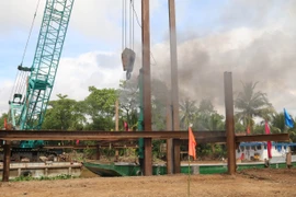 Thi công cống Hai Tân (xã Tam Bình, Cai Lậy). (Ảnh: Minh Trí/TTXVN)