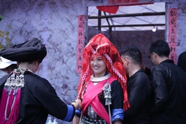 Tái hiện đám cưới của đồng bào dân tộc Dao huyện Sìn Hồ. (Ảnh: Quý Trung/TTXVN)