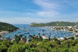 Vẻ đẹp nên thơ của vịnh Vĩnh Hy nằm trong Khu dự trữ sinh quyển Núi Chúa (huyện Ninh Hải, tỉnh Ninh Thuận). (Ảnh: Nguyễn Thành/TTXVN)