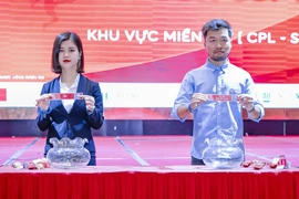 Bốc thăm, chia bảng các đội tham gia Vòng loại Giải bóng đá 7 người vô địch toàn quốc khu vực miền Tây Nam Bộ. (Ảnh: Thanh Liêm/TTXVN) 