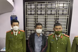 Đối tượng Hoàng Văn Đức tại nhà riêng. (Ảnh: TTXVN phát)