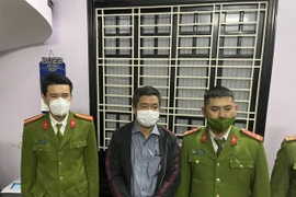 Đối tượng Hoàng Văn Đức tại nhà riêng. (Ảnh: TTXVN phát)