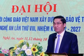 Ông Hoàng Nghĩa Hiếu, Phó Bí thư Tỉnh ủy, Phó Chủ tịch Ủy ban Nhân dân tỉnh Nghệ An, phát biểu tại Đại hội đại biểu người Công giáo Việt Nam xây dựng và bảo vệ Tổ quốc tỉnh Nghệ An lần thứ VIII. (Ảnh: Văn Tý/TTXVN)