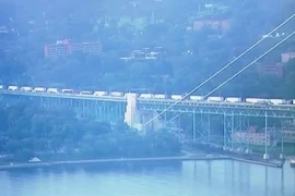 Cầu Ambassador, nối Detroit, bang Michigan của Mỹ với Windsor, bang Ontario của Canada. (Nguồn: Clickondetroit)