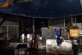 Hiện trường vụ cháy tại nhà số 116 B9 khu tập thể Kim Liên, ngõ 65 Phạm Ngọc Thạch, phường Kim Liên, quận Đống Đa, thành phố Hà Nội. (Ảnh: TTXVN phát)