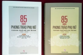 Bộ sách 2 tập gần 1.000 trang là công cụ tra cứu và tìm hiểu về phong trào phụ nữ Sài Gòn-Gia Định-Thành phố Hồ Chí Minh trong suốt 85 năm. (Ảnh: Thu Hương/TTXVN)
