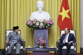 Chủ tịch nước Nguyễn Xuân Phúc tiếp Bộ trưởng Bộ Quốc phòng Indonesia Prabowo Subianto. (Ảnh: Thống Nhất/TTXVN) 