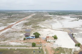 Dự án cụm công nghiệp Đông Gio Linh hiện vẫn chỉ là bãi đất trống. (Ảnh: Thanh Thủy/TTXVN)