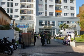Hiện trường khu chung cư có căn hộ cháy được phong tỏa để điều tra. (Nguồn: plo.vn)