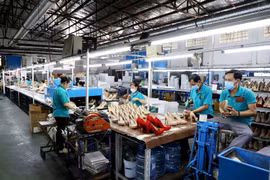  Xưởng sản xuất giày của Công ty TNHH Giày Gia Định, thành phố Thủ Đức. (Ảnh: Hồng Đạt/TTXVN)
