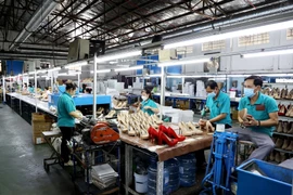  Xưởng sản xuất giày của Công ty TNHH Giày Gia Định, thành phố Thủ Đức. (Ảnh: Hồng Đạt/TTXVN)