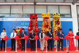 Cắt băng khánh thành Bệnh viện Đại học Buôn Ma Thuột. (Ảnh: Tuấn Anh/TTXVN)