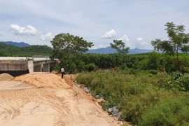 Lô đất có diện tích 1.644m2 của hộ bà Nguyễn Thị Tiến (xã Hòa Phú, huyện Hòa Vang) bị chính quyền huyện Hòa Vang “cấp nhầm” cho nhà hàng xóm, đến khi bị giải tỏa phục vụ dự án giao thông thì gia đình mới phát hiện ra. (Ảnh: Quốc Dũng/TTXVN)