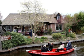 Làng Giethoorn đẹp như tranh vẽ. (Ảnh: Hương Giang/TTXVN) 