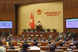 Quốc hội biểu quyết thông qua Nghị quyết đẩy mạnh việc thực hiện chính sách, pháp luật về thực hành tiết kiệm, chống lãng phí. (Ảnh: Doãn Tấn/TTXVN)