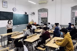 Học sinh tại tỉnh Trà Vinh đều được test nhanh kháng nguyên SARS-CoV-2 trong ngày đầu tiên quay trở lại học trực tiếp. (Ảnh: TTXVN)