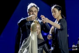 Angelo Seminara biểu diễn trên sân khấu Davines Hair Show 2016. (Ảnh: Tuấn Đào)