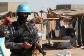 Một binh sỹ của Phái bộ gìn giữ hòa bình hỗn hợp của Liên hợp quốc và Liên minh châu Phi ở Sudan. (Nguồn: aljazeera.com)