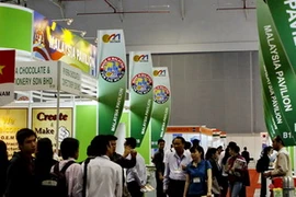 Khách đến tham quan các gian hàng triển lãm. (Ảnh: Hoàng Hải/Vietnam+)