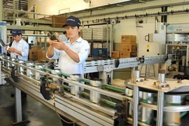 Dây chuyền sản xuất sữa đặc của Vinamilk. (Ảnh: Kim Phương/TTXVN)