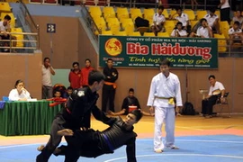 Vận động viên thi đấu ở nội dung đối kháng. (Nguồn: Mạnh Tú/Vietnam+)