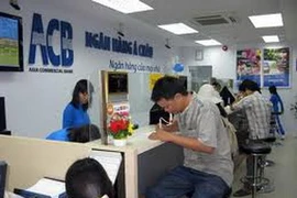 Giao dịch tại ngân hàng Thương mại cổ phần Á châu. (Nguồn: e-banking.vn)