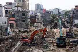 Công trường thi công đường vành đai 1, đoạn Ô Chợ Dừa-Hoàng Cầu. (Ảnh: Huy Hùng/TTXVN) 
