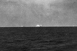 Tảng băng trôi đã đâm chìm tàu Titanic nhìn từ tàu S.S. Carpathia. (Ảnh: Library of Congress)