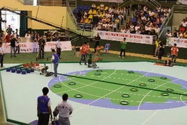 Một trận đấu ở cuộc thi Robocon 2013 khu vực phía Nam. (Ảnh: Phương Vy/TTXVN)